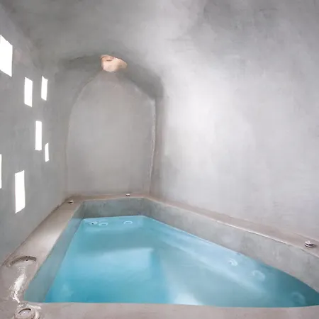 Villa Rhenia's Oia (Santorini)