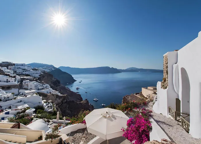 Rhenia's Oia (Santorini)