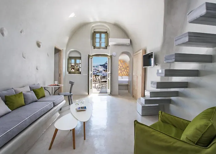 Rhenia's Villa Oia (Santorini)